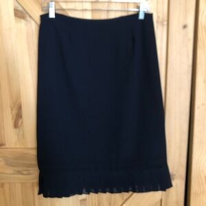 Classic Dark Blue Women's Lined Skirt with Pleated Hem Size 8